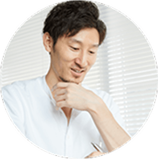 悩んでいる男性