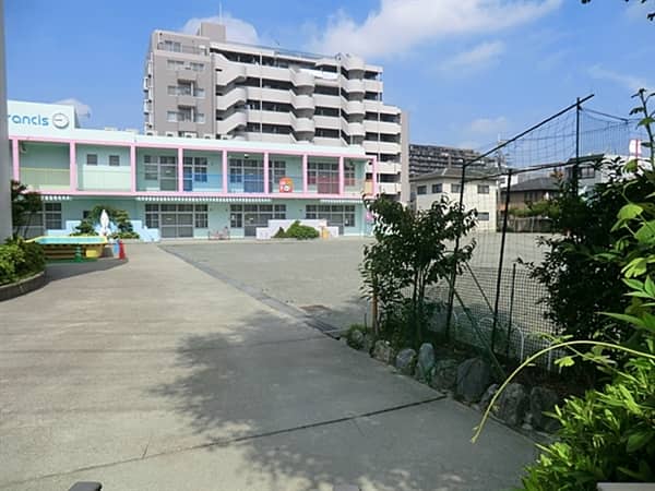 聖フランシスコ幼稚園まで約950m