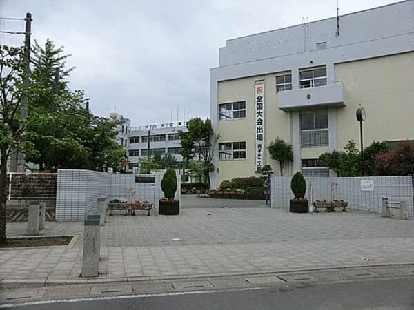 川口市立榛松中学校