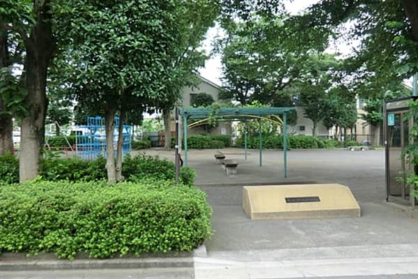 芝久保第一公園まで約403m