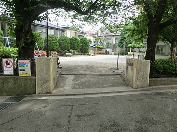 西が丘三ツ和公園まで約168m