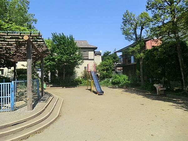 六木北公園まで約337m