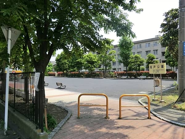 坂戸公園まで約733m