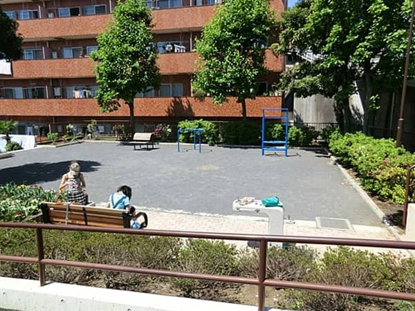 松見町二丁目公園まで約1012m