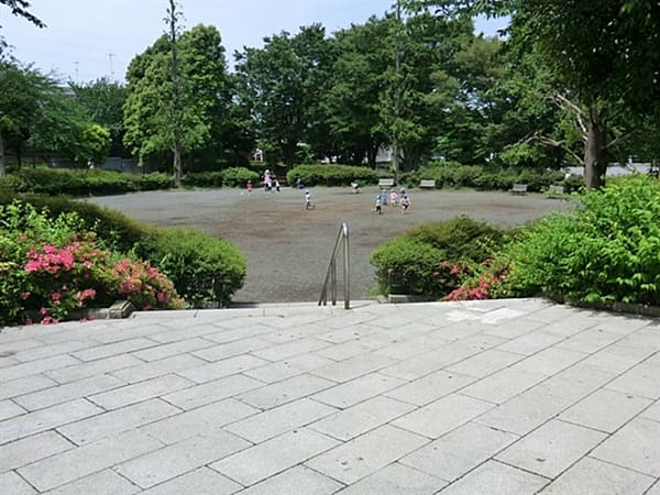 踊場公園まで約1068m
