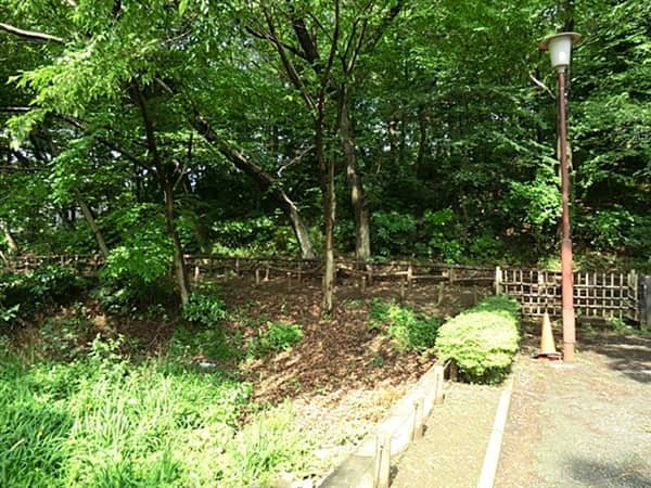 小塚山公園まで約1047m