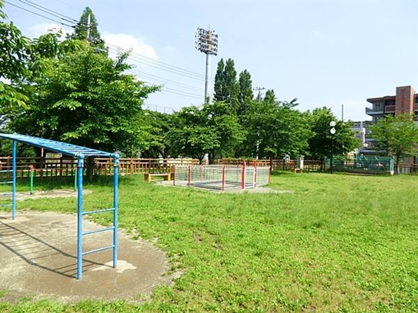 郷南公園まで約464m