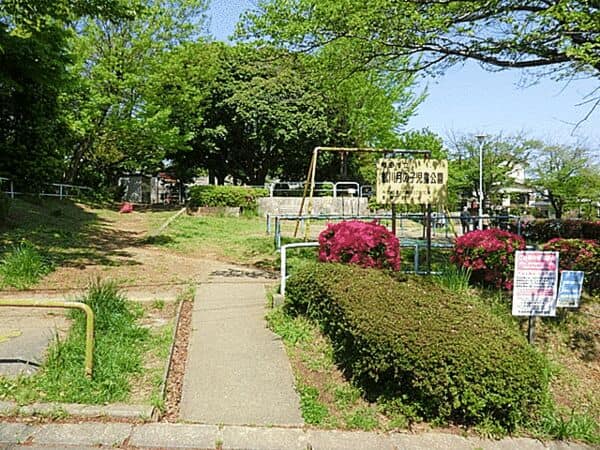 鶴川月の子児童公園まで約751m