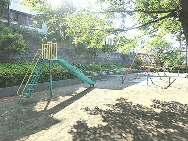 荏田第一公園まで約264m