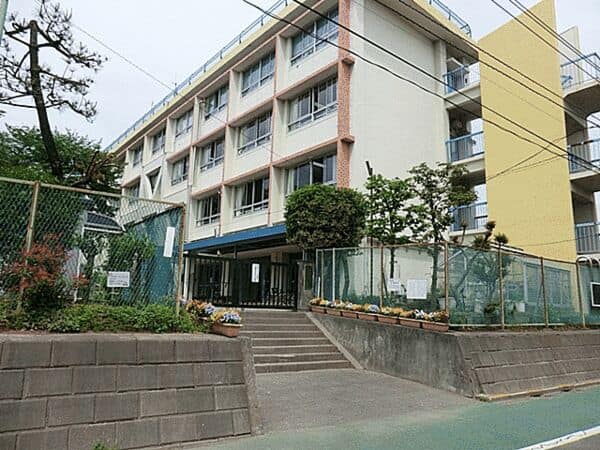 三鷹市立大沢台小学校