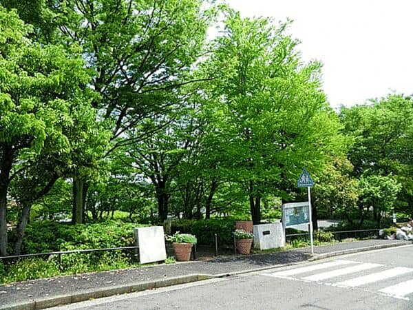 上中里向坂公園まで約1198m
