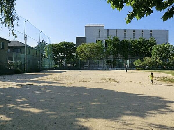 本一色公園まで約613m