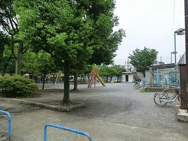 竹の塚第六公園まで約301m