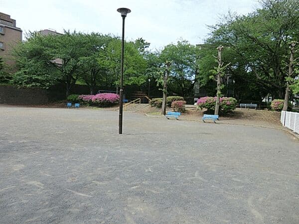 向ヶ丘公園まで約1147m