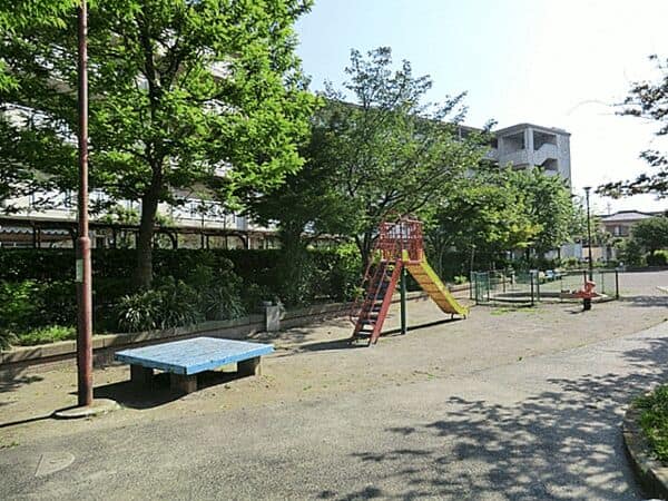 伊興三丁目公園まで約1389m