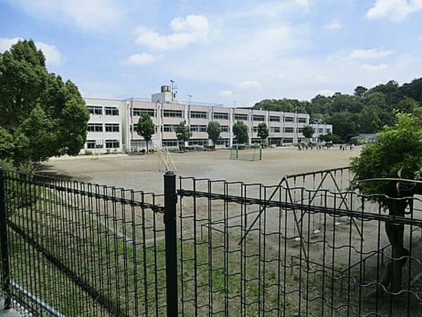 多摩市立連光寺小学校