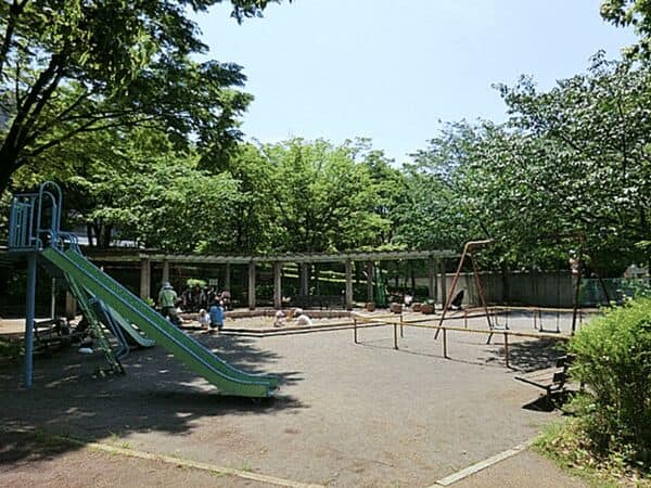 上麻生隠れ谷公園まで約1157m