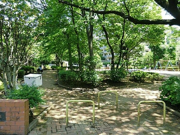 祖師谷三丁目公園まで約552m