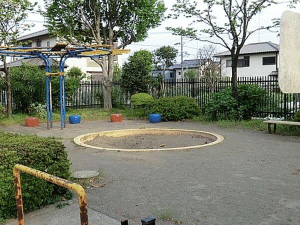 旭町コスモス公園まで約1455m