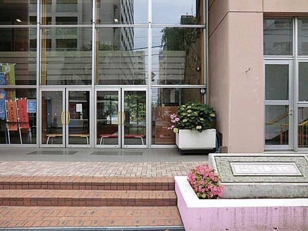 新宿区立花園小学校