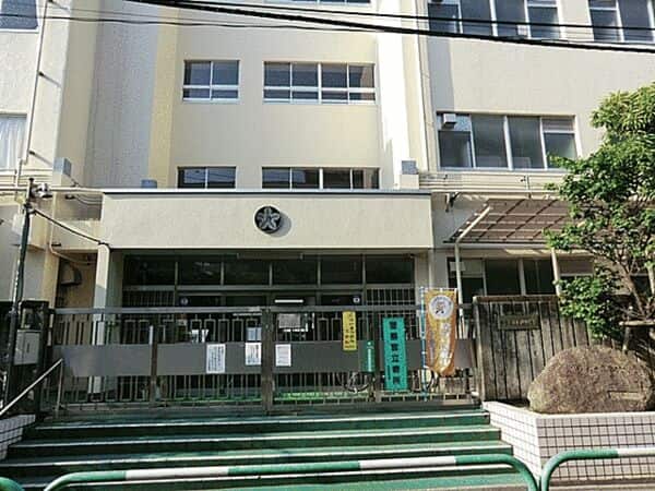 新宿区立戸山小学校