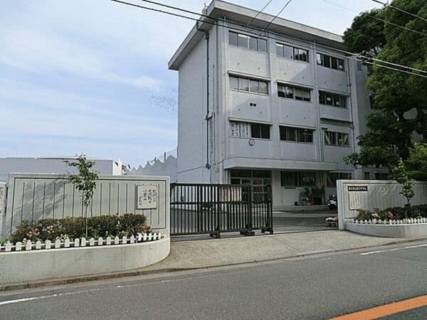 藤沢市立明治中学校