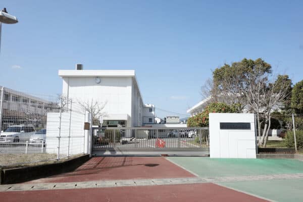 春日市立天神山小学校