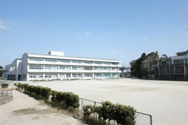 春日市立白水小学校