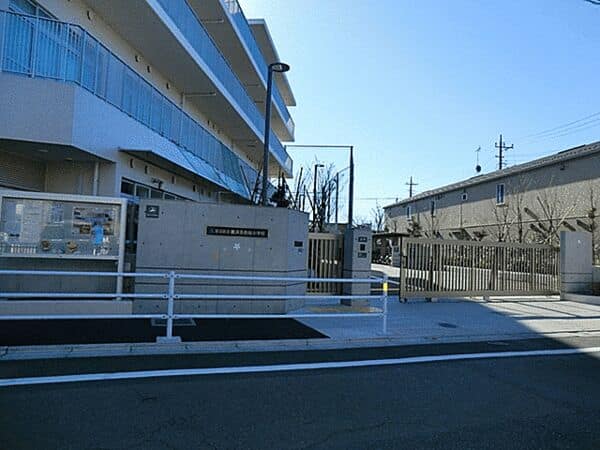 足立区立鹿浜五色桜小学校