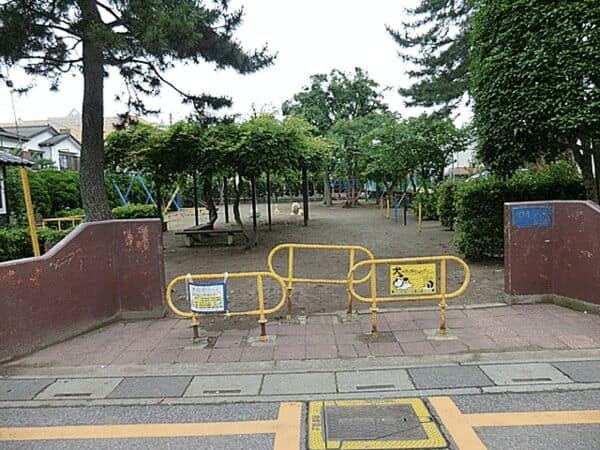 すみれ児童公園まで約1400m