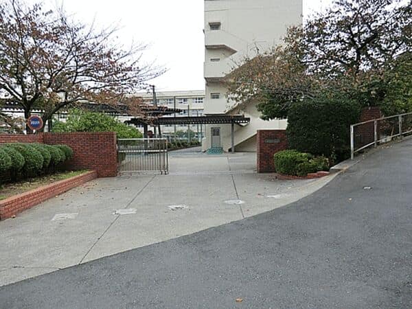 横浜市立西柴中学校