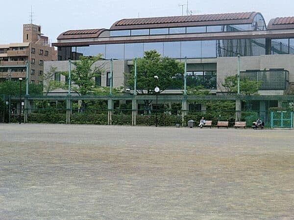 田道広場公園まで約428m