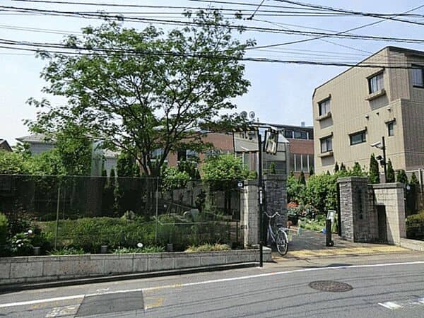 品川区立ねむの木の庭まで約577m
