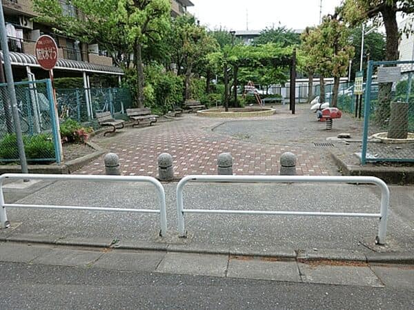 若葉町３丁目児童遊園まで約1260m