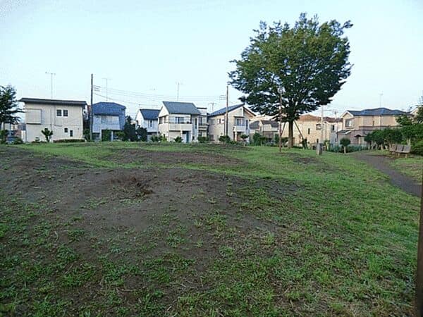 凸凹山児童公園まで約271m