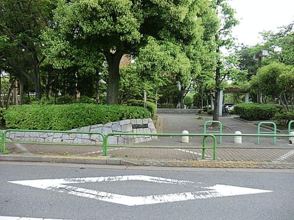 ゆりの木通り南公園まで約1324m
