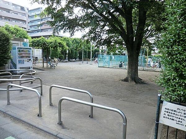 越戸公園まで約444m