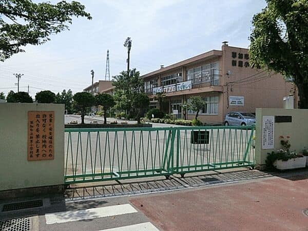 草加市立新里小学校