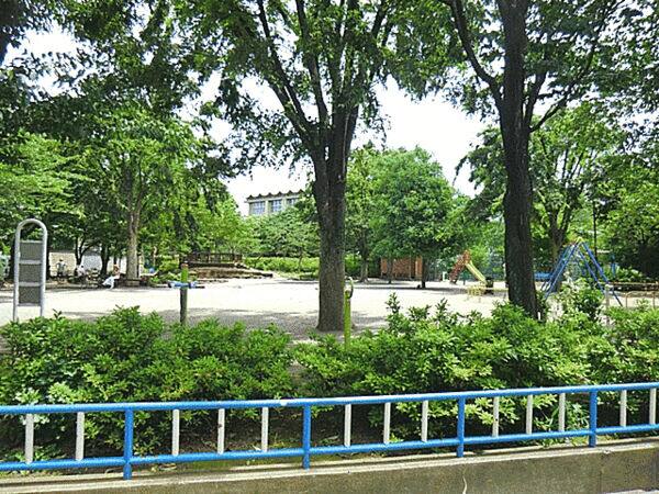 八坂台児童公園まで約635m