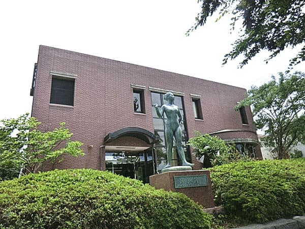 稲荷山図書館まで約1389m