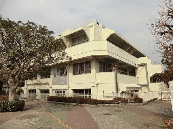 新町図書館まで約1239m