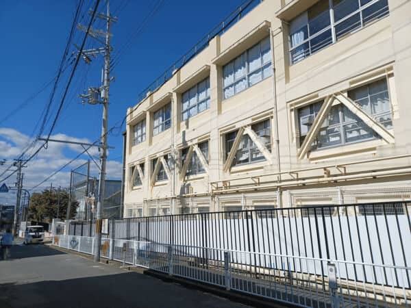東大阪市立枚岡西小学校