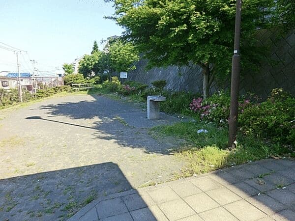 蒔田見晴らし公園まで約745m