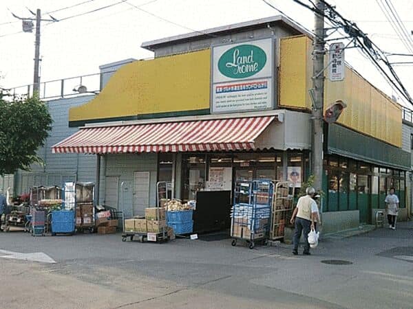 ランドローム三咲店まで約607m