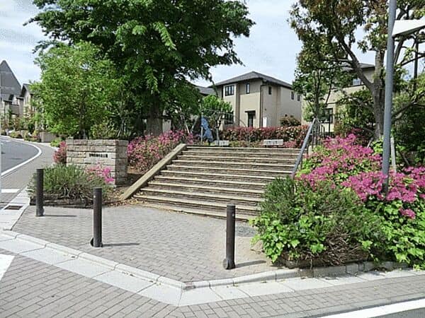 宮崎四季の丘公園まで約1250m