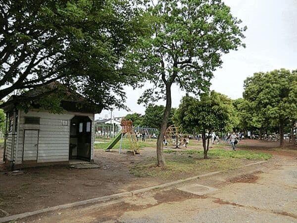 塩焼中央公園まで約657m