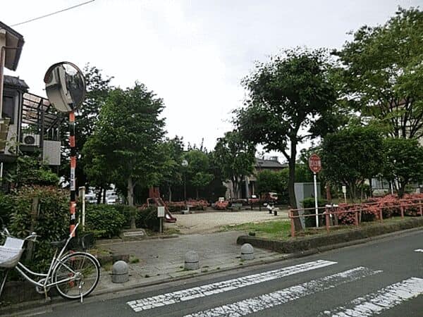 西綾瀬三丁目児童遊園まで約166m