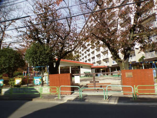 子鹿幼稚園まで約397m