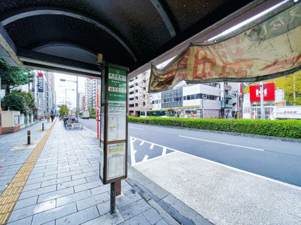 赤羽駅東口9番のりば(羽田空港直通バス停)まで約1070m
空港へのアクセスも、赤羽駅東口9番のりばからバスで直通楽々。