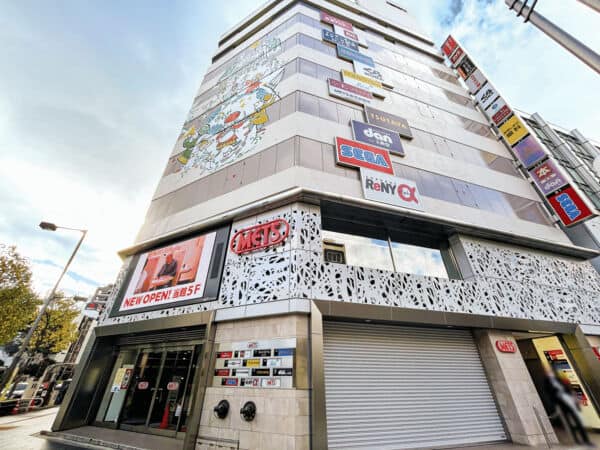 赤羽METSまで約1135m
赤羽駅東口よりすぐの立地にある商業施設。一日を楽しく過ごすアイテムと様々な飲食の揃った施設は赤羽での生活を豊かにします。